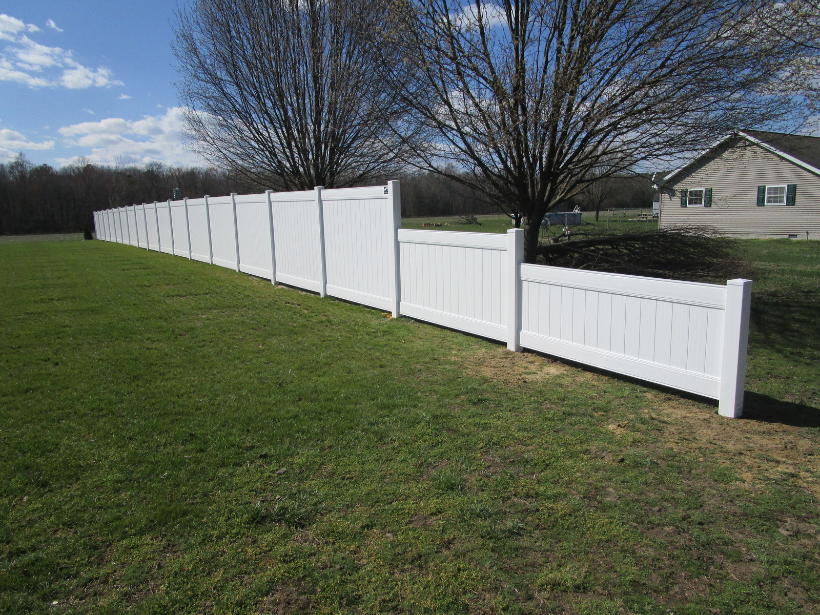 112_stepped-3ft-to-6ft-transition-privacy-fencejpg Vinyl - Forrest Fencing
