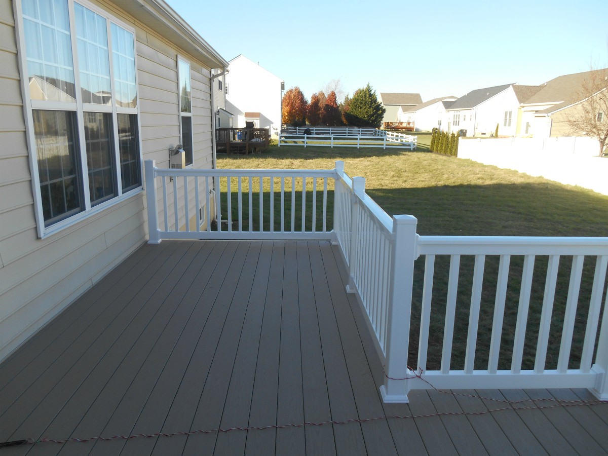 279_leftwich-deck-4 Deck Choices - Forrest Fencing