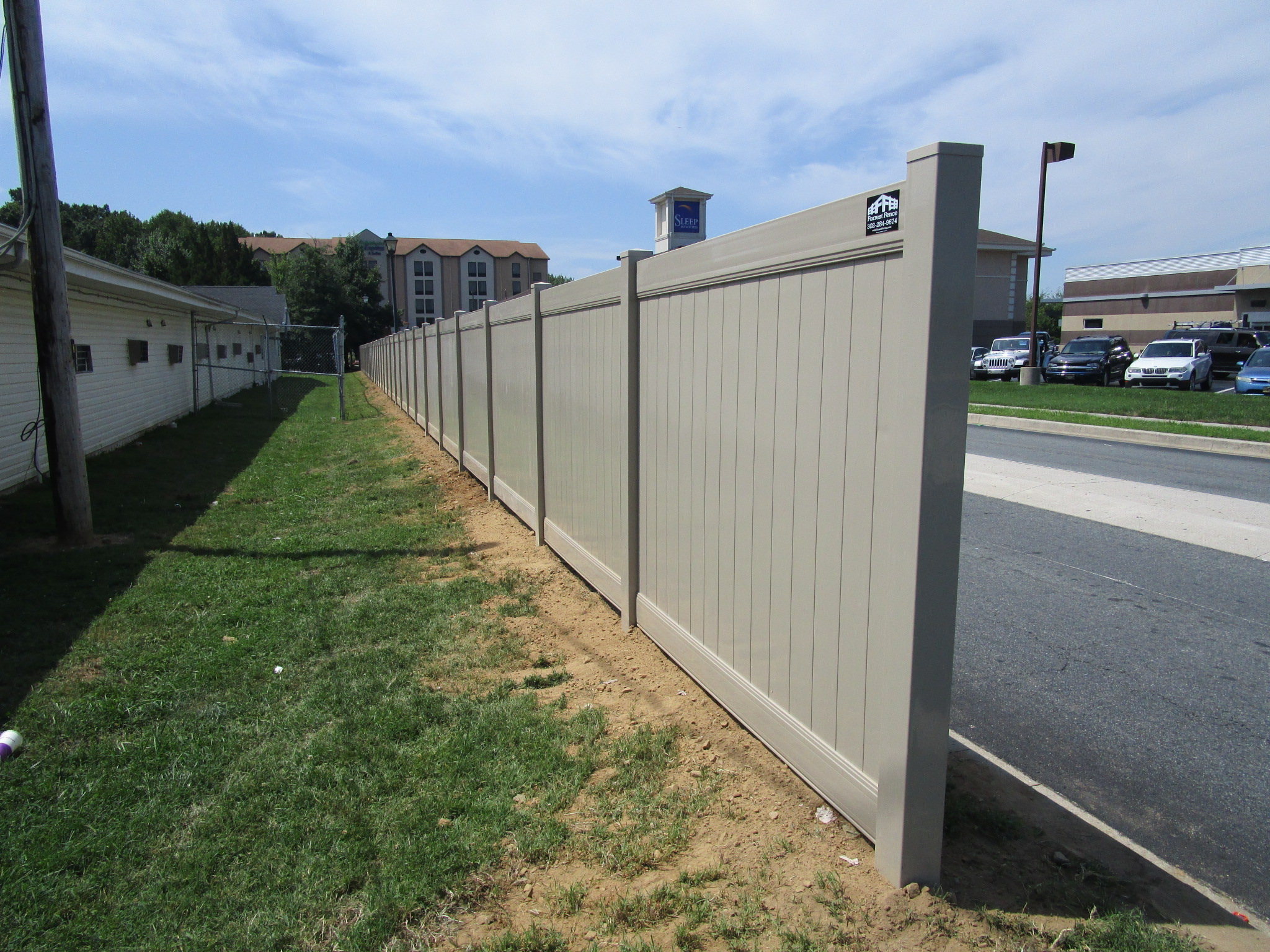 150_adobe-vinyl-privacy-fence Holiday Express Dover