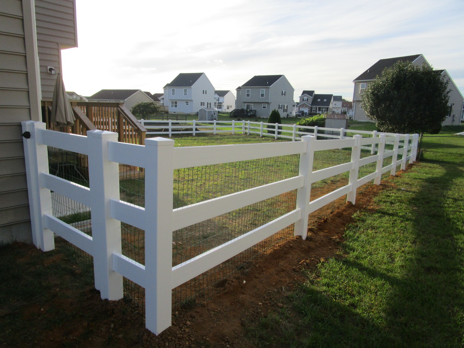 83_3-rail-with-green-wire-meshjpg Vinyl - Forrest Fencing