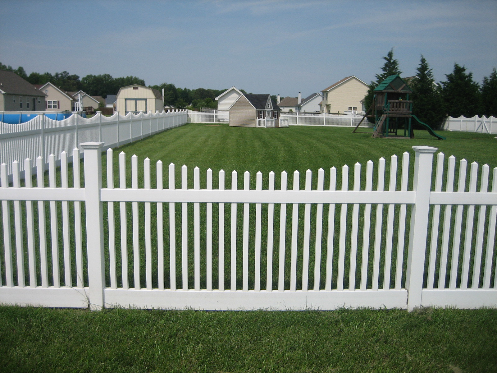 90_gallagher-scalloped-with-optional-new-england-capsjpg Vinyl - Forrest Fencing