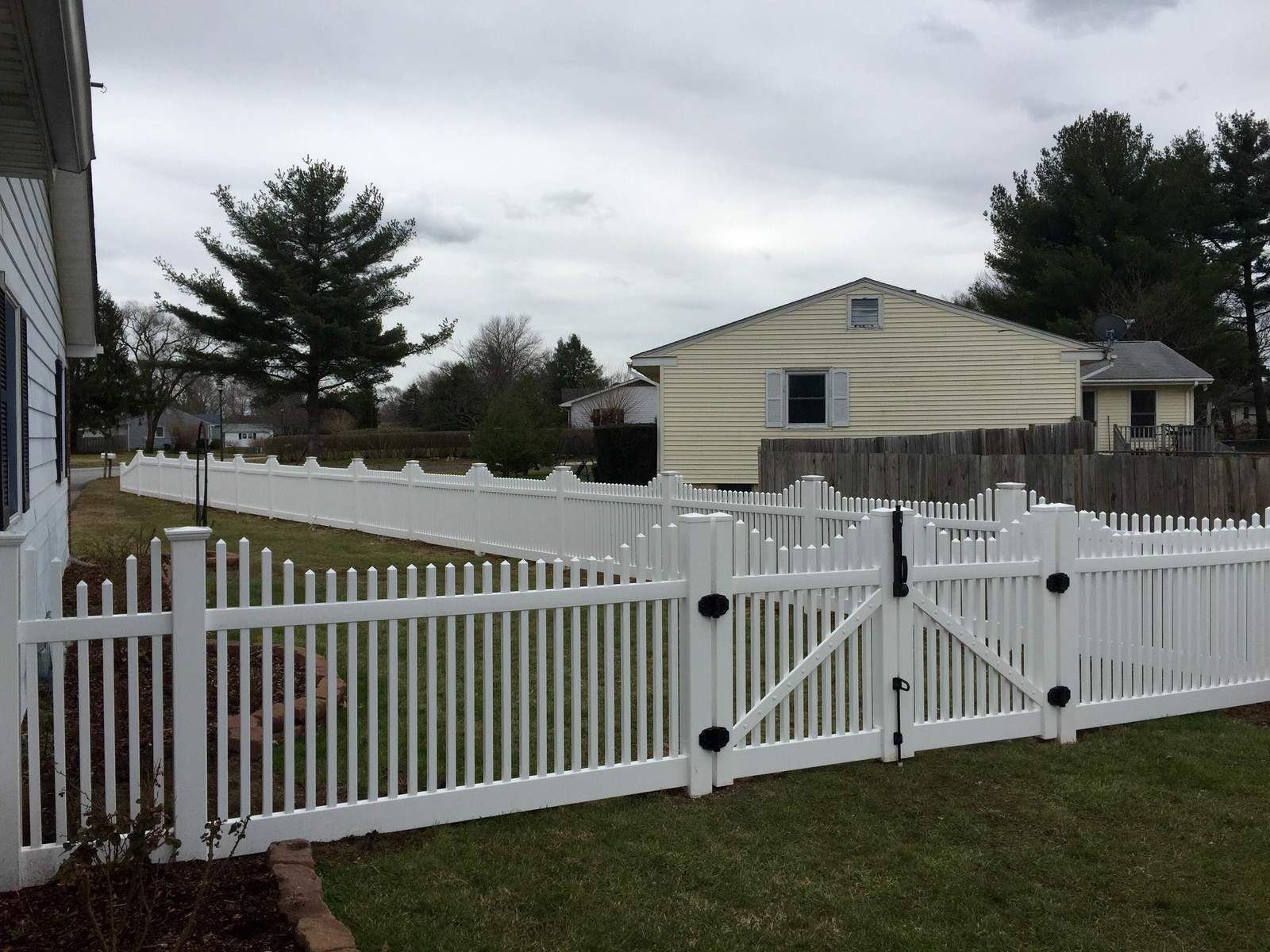 91_gallagher-stepped-with-optional-new-england-capsjpg Vinyl - Forrest Fencing
