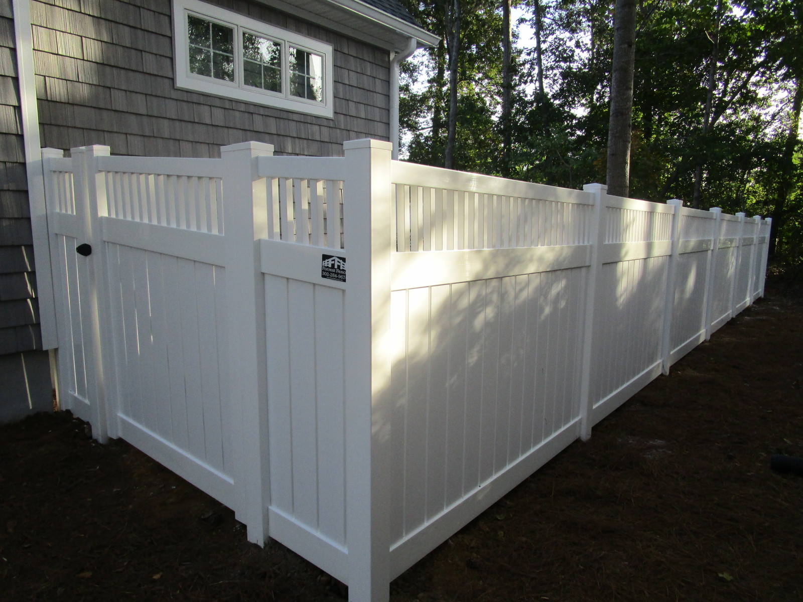 93_grace-closed-top-semi-privacy-6-inch-picketsjpg Vinyl - Forrest Fencing