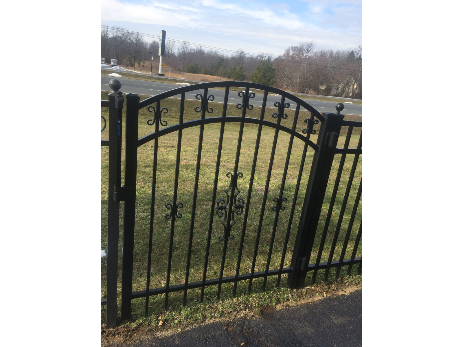 42_arched-walk-gate-with-optional-ornamental-scroll-bonilla Aluminum - Forrest Fencing